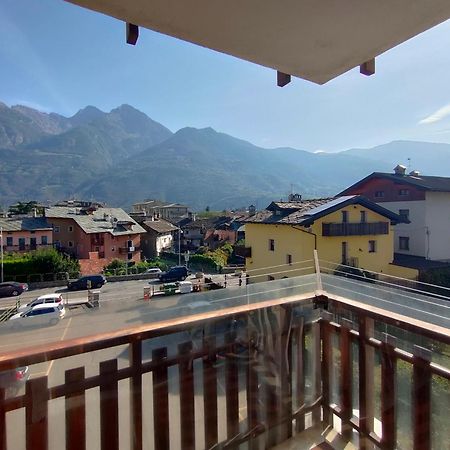 Appartamento Chentre En Ville - A 2 Passi Dal Centro - Parcheggio Gratuito - Cir-Vda-Aosta-0073 Екстер'єр фото